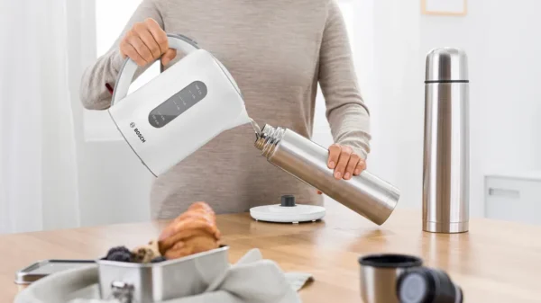 ⁦Bouilloire Électrique Sans Fil 1.7L 2200W Bosch -TWK7601⁩ - الصورة ⁦3⁩